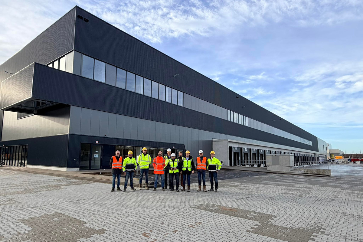 Kivits Logistics Group - centrum dystrybucji z zespołem Panel Montage